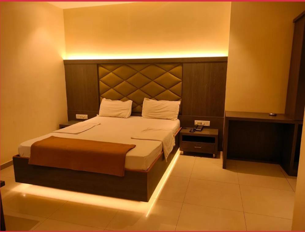 Hotel Sahara Lodging & Boarding Mira-Bhayandar Exterior foto