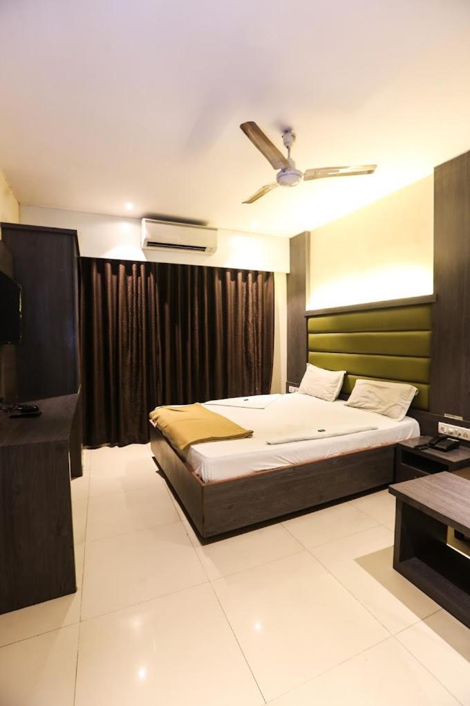 Hotel Sahara Lodging & Boarding Mira-Bhayandar Exterior foto
